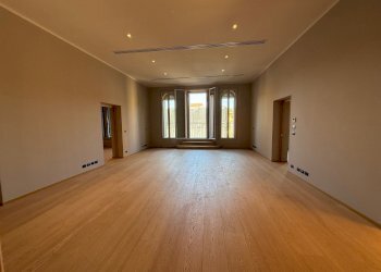 Ufficio via Pescherie Vecchie, 1, Bologna (zona Centro Storico) - foto 5