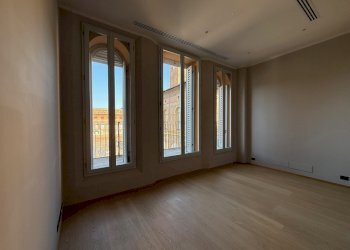 Ufficio via Pescherie Vecchie, 1, Bologna (zona Centro Storico) - foto 6