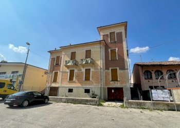 Stabile - Palazzo Vezza d'Alba - foto 2