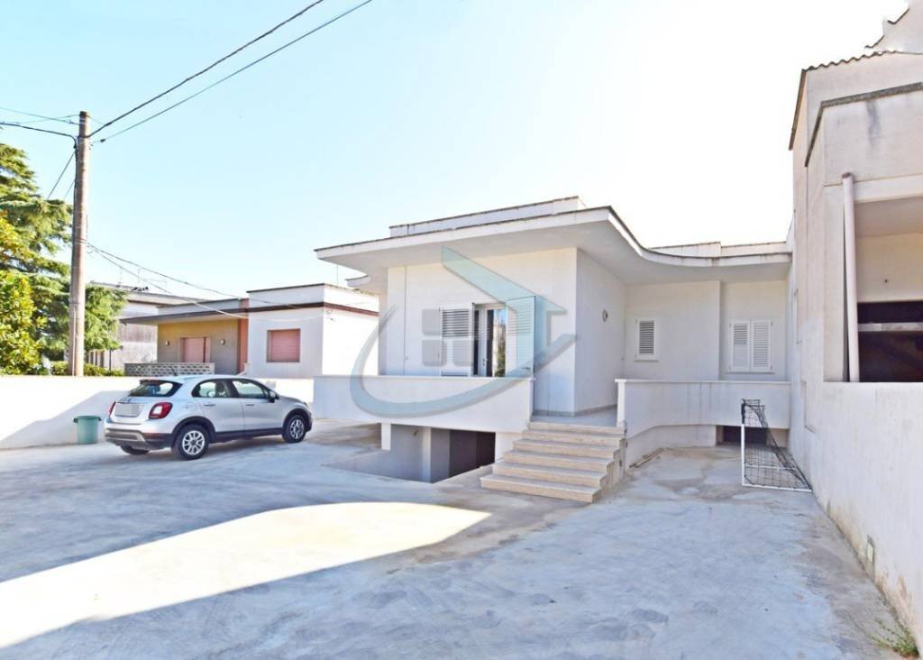 Facciata - Casa indipendente via della Resistenza, 6, Gagliano del Capo - foto 3