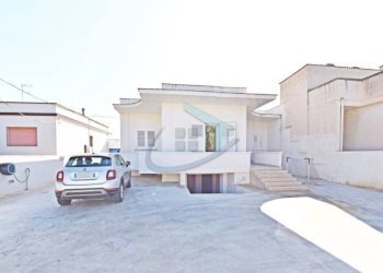 Facciata - Casa indipendente via della Resistenza, 6, Gagliano del Capo - foto 2