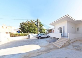 Facciata - Casa indipendente via della Resistenza, 6, Gagliano del Capo - foto 4