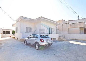 Facciata - Casa indipendente via della Resistenza, 6, Gagliano del Capo - foto 5