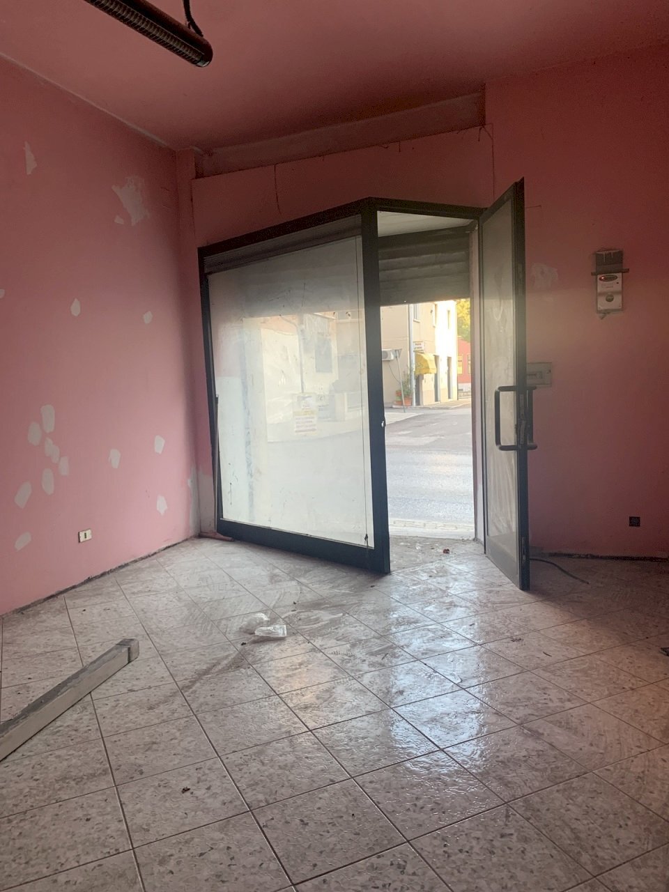 IMG-7865.jpg - Commercial Premises Via Salaria 272, Castel di Lama - photo 1