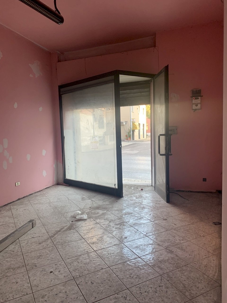 IMG-7866.jpg - Commercial Premises Via Salaria 272, Castel di Lama - photo 2