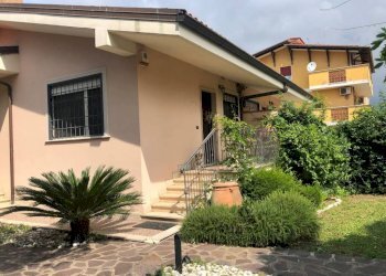Facciata - Villa via Giuseppe Lugli, Roma (neighborhood Lido di Ostia) - photo 17
