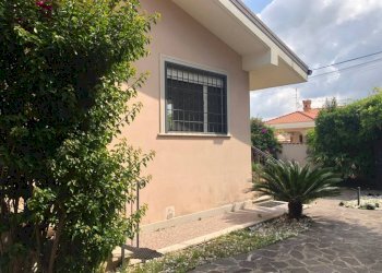 Facciata - Villa via Giuseppe Lugli, Roma (neighborhood Lido di Ostia) - photo 19