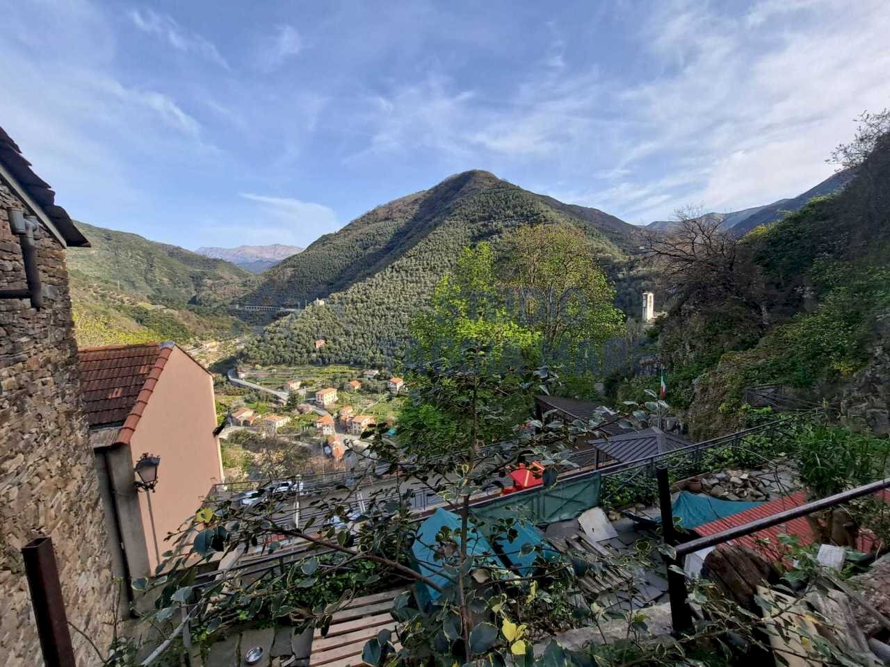 4cf29e31-42fe-44a0-8dbd-716d05228cde.jpg - Porzione di casa Via Castello, Montalto Carpasio - foto 1