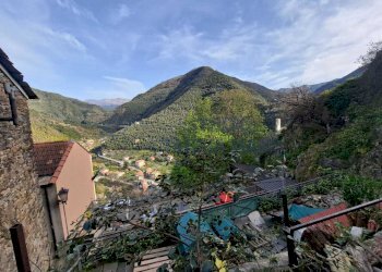 4cf29e31-42fe-44a0-8dbd-716d05228cde.jpg - Porzione di casa Via Castello, Montalto Carpasio - foto 1