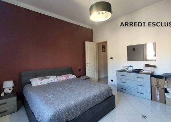 Camera da letto - Bilocale via Aurelio Robino, 18, Genova (zona Marassi) - foto 15