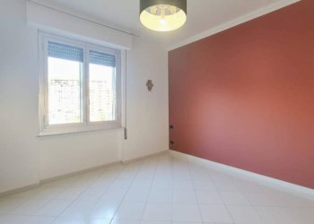 Camera da letto - Bilocale via Aurelio Robino, 18, Genova (zona Marassi) - foto 4