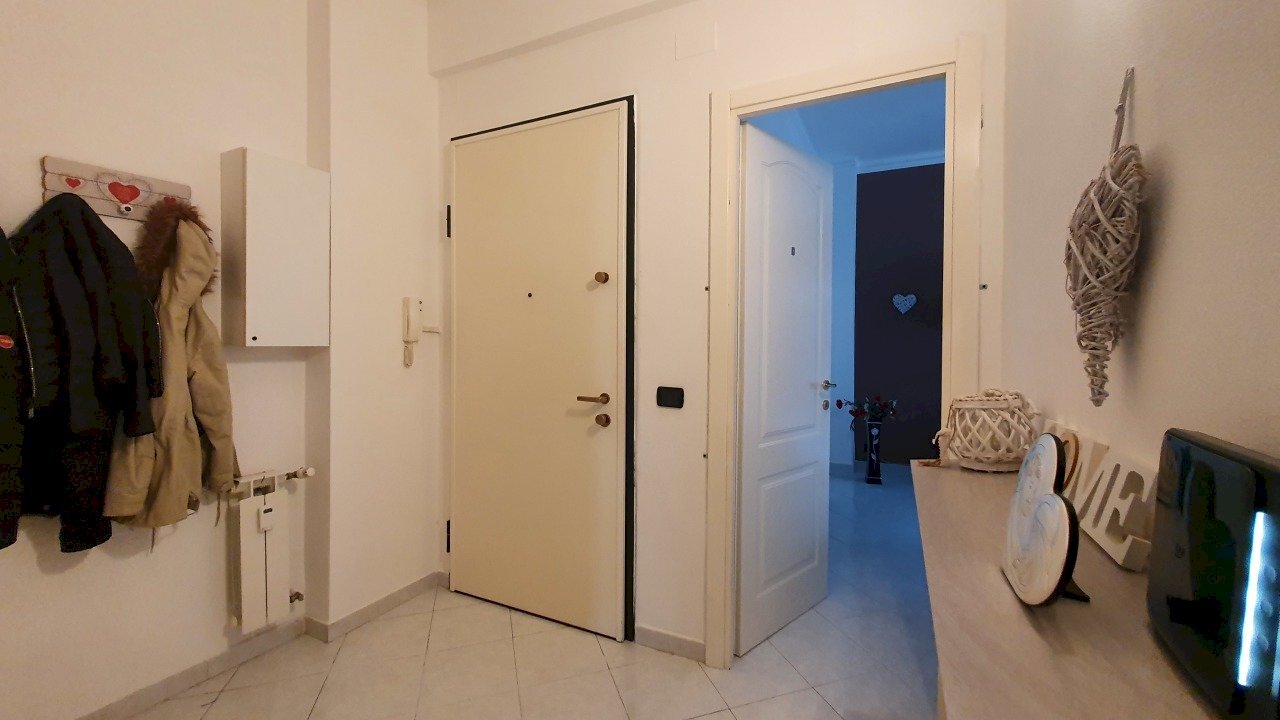 ingresso appartamento via robino marassi genova.jp - Appartamento Via Robino  18, Genova - foto 2