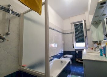 bagno appartamento via robino marassi genova.jpg - Appartamento Via Robino  18, Genova - foto 7