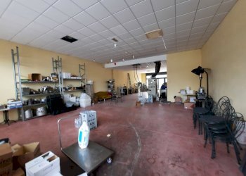 20220413_160646.jpg - Locale Commerciale Via Sorbano del Giudice, Lucca - foto 3