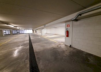 20220413_160824.jpg - Locale Commerciale Via Sorbano del Giudice, Lucca - foto 5