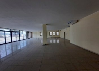 20220413_161259.jpg - Locale Commerciale Via Sorbano del Giudice, Lucca - foto 6