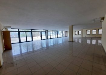 20220413_161321.jpg - Locale Commerciale Via Sorbano del Giudice, Lucca - foto 7