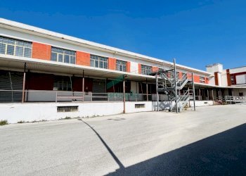 Vista pensilina - Locale Commerciale Viale Biagio Accolti Gil 22, Bari - foto 13