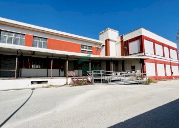 Vista pensilina - Locale Commerciale Viale Biagio Accolti Gil 22, Bari - foto 14