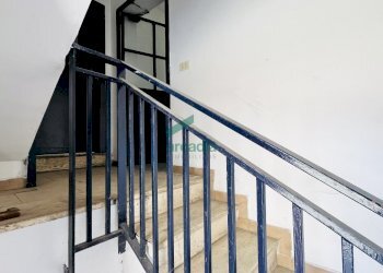 Vista scala - palazzina A - Locale Commerciale Viale Biagio Accolti Gil 22, Bari - foto 20