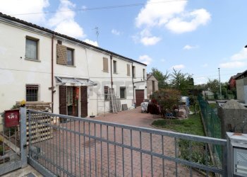 1_Esterno.JPG - Villa a Schiera Bondeno - foto 1