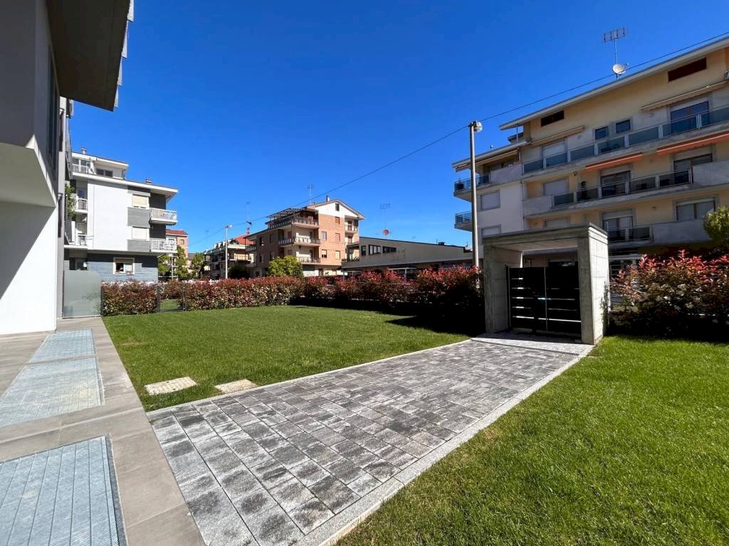 Giardino - Quadrilocale via Nino Berrini, Cuneo (zona Donatello) - foto 1