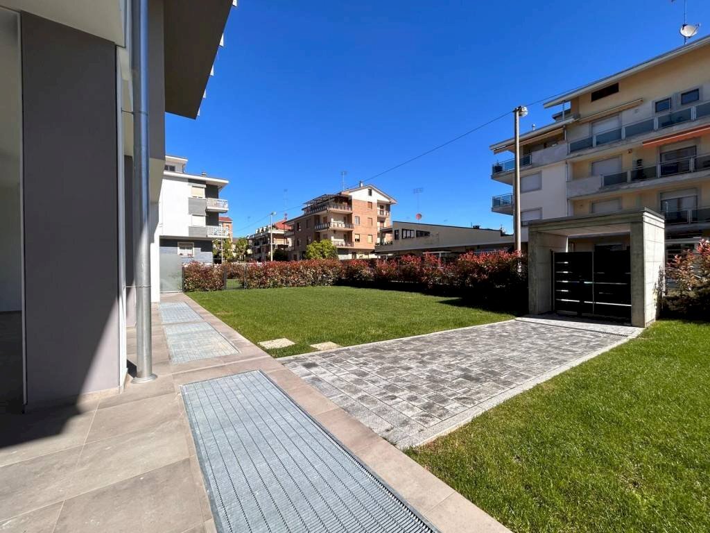 Giardino - Quadrilocale via Nino Berrini, Cuneo (zona Donatello) - foto 3