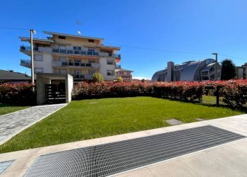 Giardino - Quadrilocale via Nino Berrini, Cuneo (zona Donatello) - foto 10