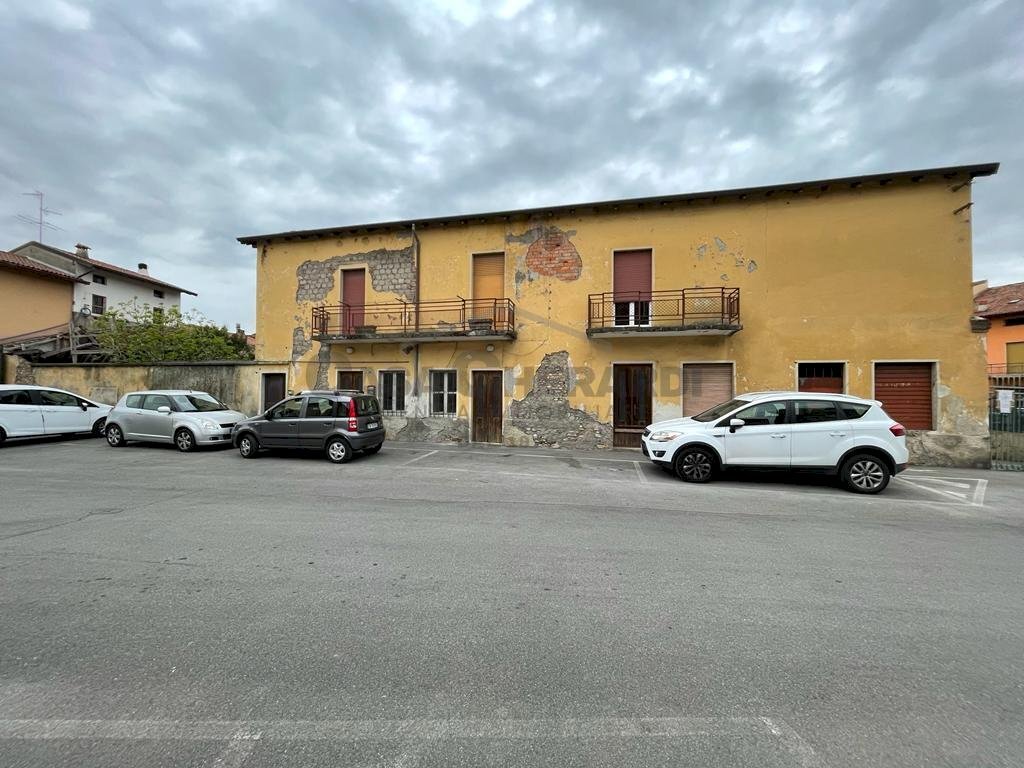 94d1d0e9-825d-48f7-a2b9-ddd678c5856a.jpg - Rustic PIAZZA CASTELLO, Dalmine - photo 1