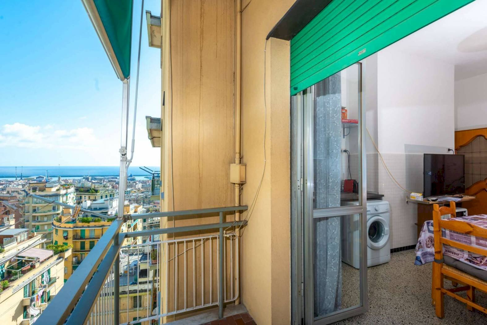 Balcone - Appartamento via Marabotto 68, Genova (zona Sampierdarena) - foto 2