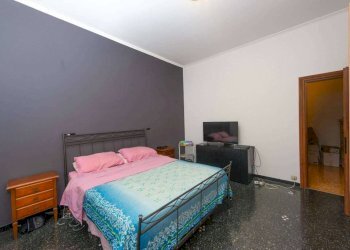 Camera da letto - Appartamento via Marabotto 68, Genova (zona Sampierdarena) - foto 10