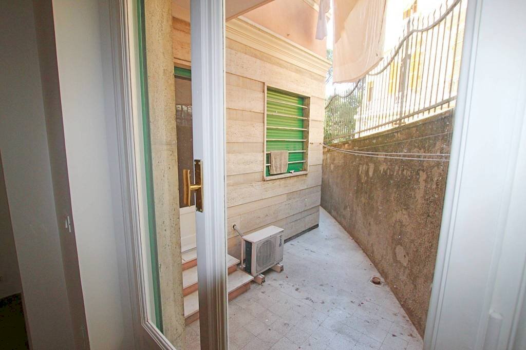 Two-room apartment Genova (neighborhood Castelletto) - photo 2