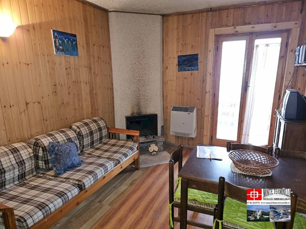 Salone - Trilocale via Tre Faggi, Rieti - foto 1