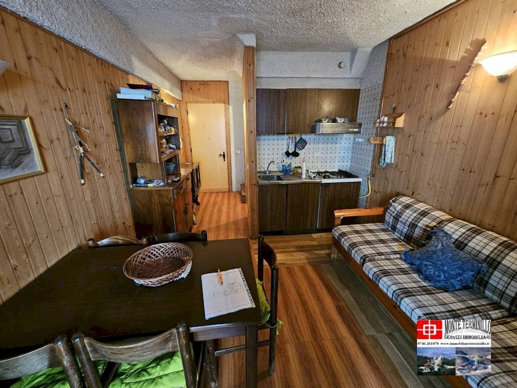 Salone - Trilocale via Tre Faggi, Rieti - foto 3