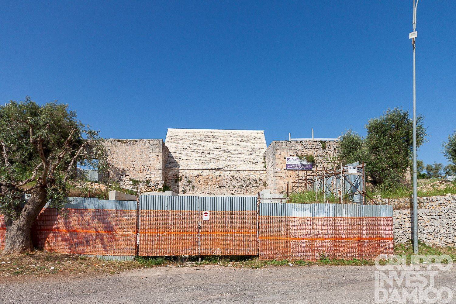 Facciata - Negozio via Liguria, Cisternino - foto 1