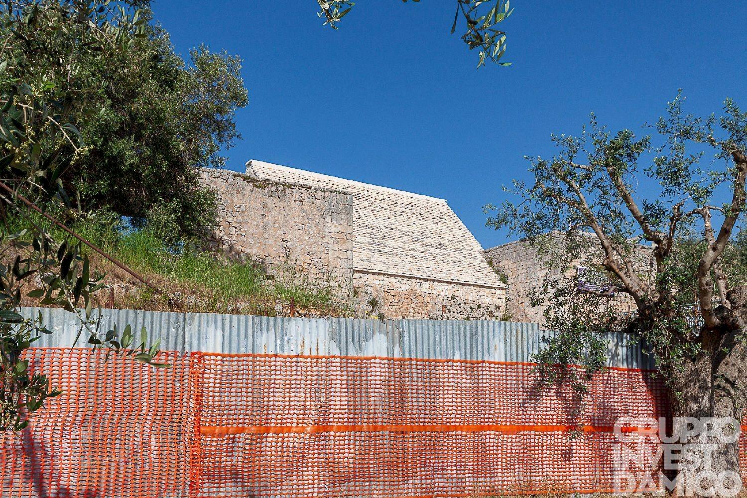 Facciata - Negozio via Liguria, Cisternino - foto 3