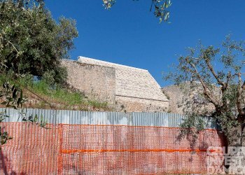 Facciata - Negozio via Liguria, Cisternino - foto 3