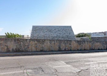 Facciata - Negozio via Liguria, Cisternino - foto 6