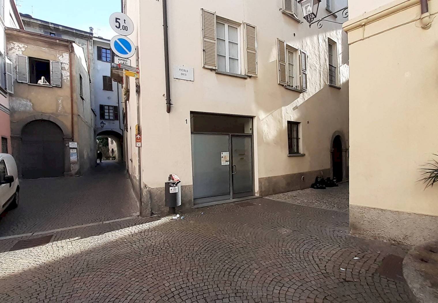 Shop vicolo degli Orti, Sondrio - photo 2