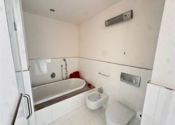 Attic VIA SANT'ELIA 7, Como - photo 18