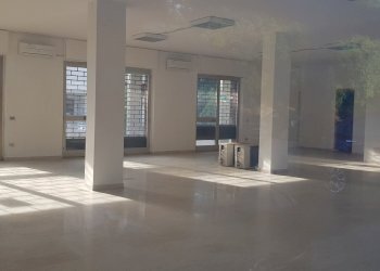 sala - Locale Commerciale Via del Raffaellesco snc, Deruta - foto 1