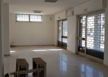 sala - Locale Commerciale Via del Raffaellesco snc, Deruta - foto 3