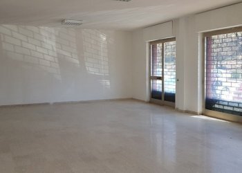 sala - Locale Commerciale Via del Raffaellesco snc, Deruta - foto 6