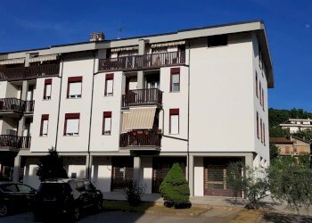 facciata - Locale Commerciale Via del Raffaellesco snc, Deruta - foto 9