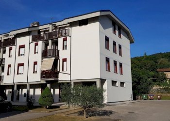 facciata - Locale Commerciale Via del Raffaellesco snc, Deruta - foto 10