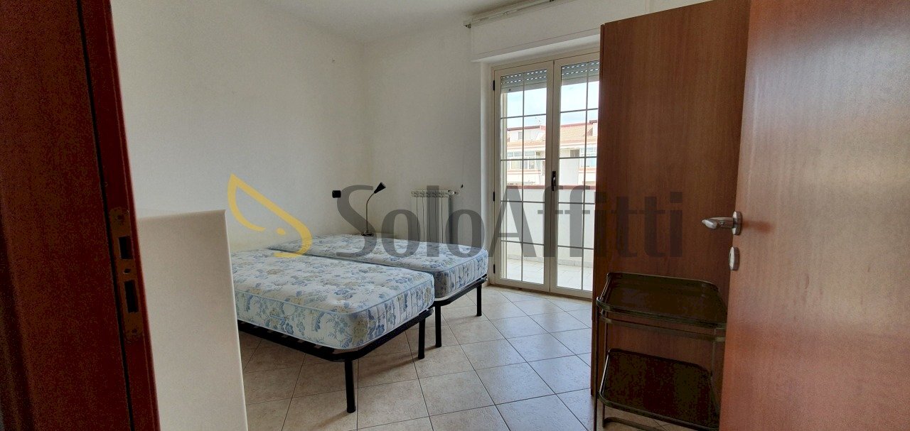 camera da letto ingress.jpg - Appartamento Via Martiri di Cefalonia 23, Catanzaro - foto 3