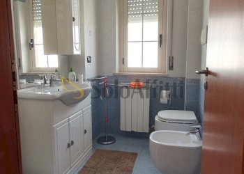 bagno ingresso.jpg - Appartamento Via Martiri di Cefalonia 23, Catanzaro - foto 5