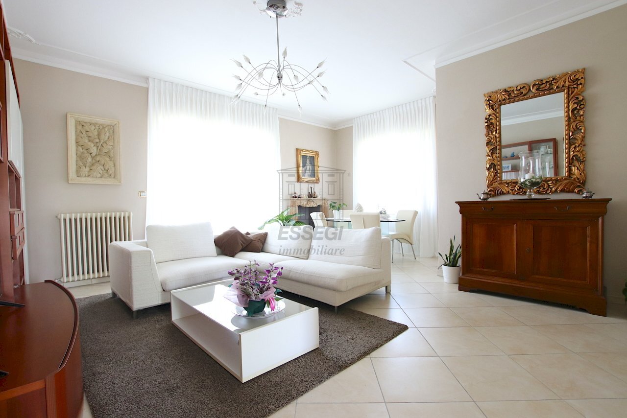 vendesi villetta con giardino e garage luccavendes - Villa Via di Moriano, Lucca - foto 2