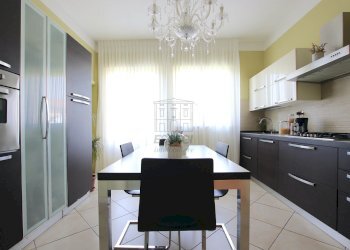 vendesi villetta con giardino e garage luccavendes - Villa Via di Moriano, Lucca - foto 10