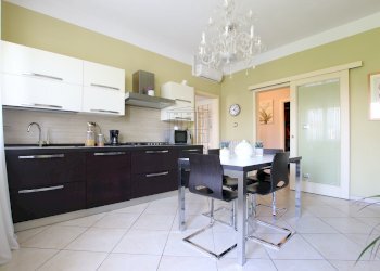 vendesi villetta con giardino e garage luccavendes - Villa Via di Moriano, Lucca - foto 11